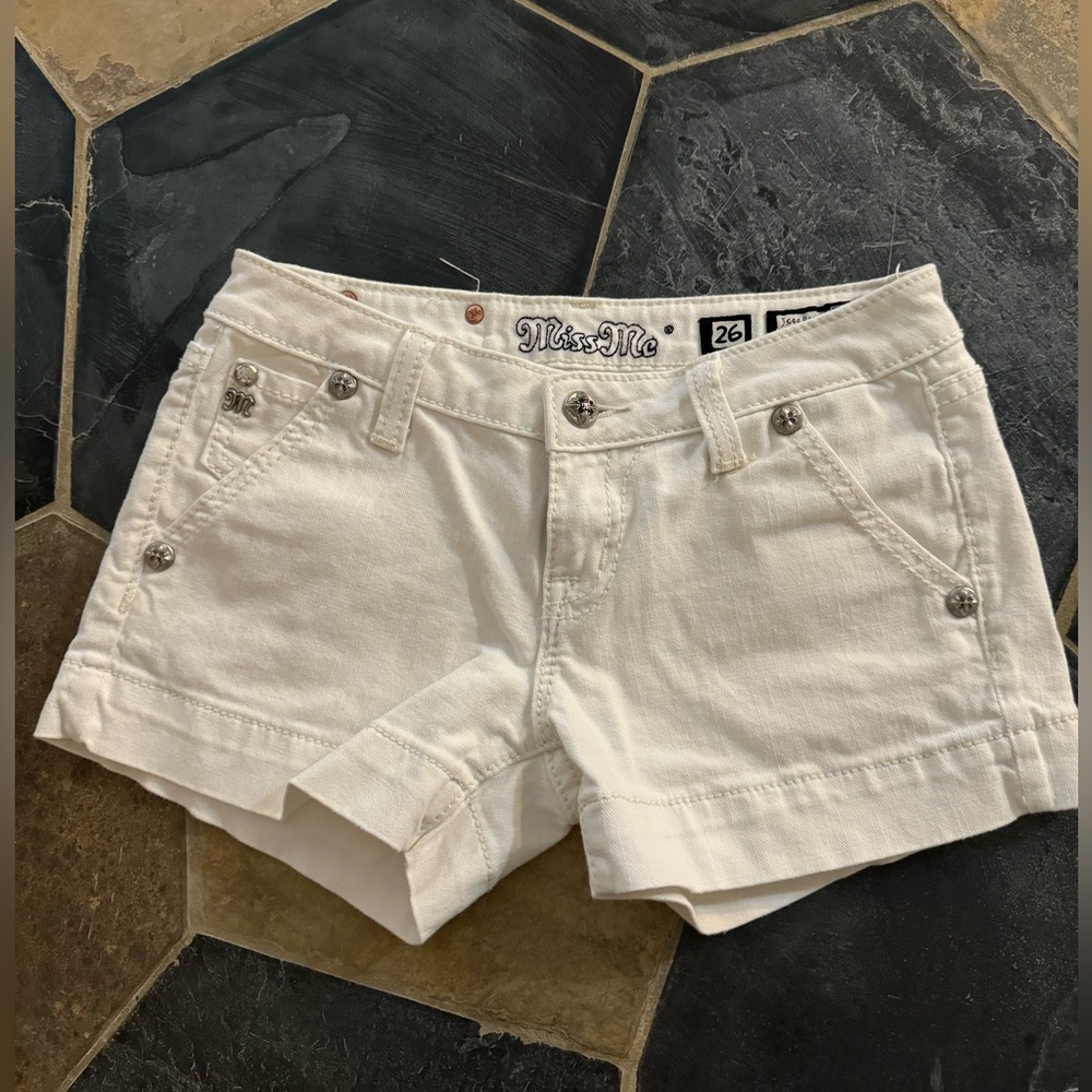Miss Me Shorts, size 26